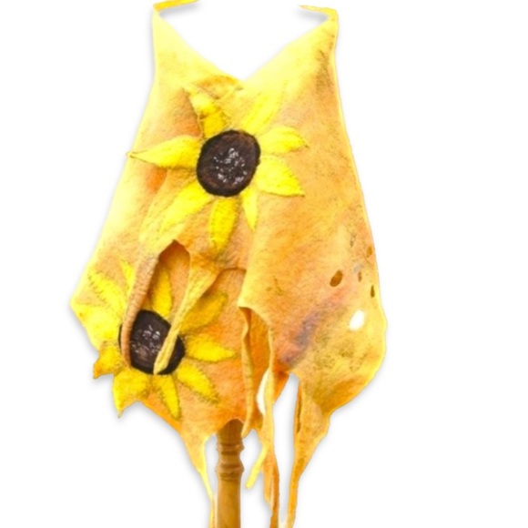 Wool shawl, Sunflower shawl, Wool Shawl, Wool Wrap, Wearable art, OOAK - Picture 11 of 12